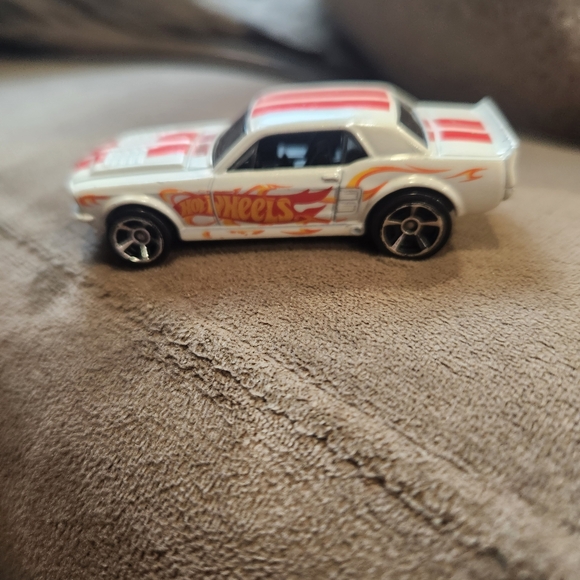 Assorted Hot Wheels/Matchbox Toy Cars- Grab Bag of 20 - Picture 2 of 3